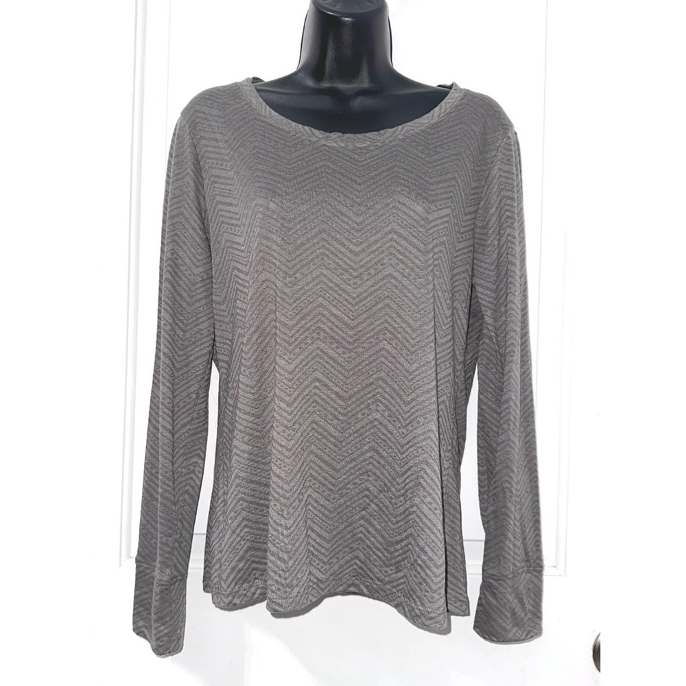 Wrangler women's gray chevron long-sleeved top, size large